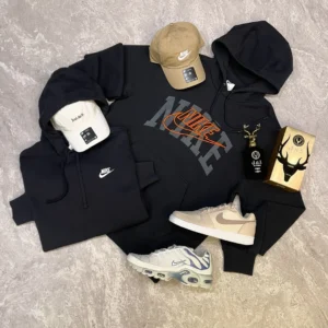 Kit NK Combo com 2 Blusas, 2 Bonés, 2 Sneakers e 1 Eau de Parfum